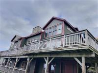 Slopeside Chalet Ski to and from your home - B&B