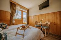 Standard Twin Room with Mountain View