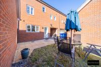 Reams Way 5Bedroom House Sleeps 13 in Kent with Wifi & Free Parking By Maison Christo Property Short Lets & Serviced Accommodation - Chambres d'hôtes Iwade