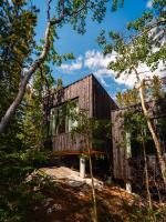 Black Spruce - Yellow Door - B&B