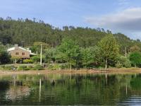 Riverlake House - frente ao lago e com jardim - B&B Vila de Rei