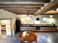 Maison de vacances avec piscine chauffée, jacuzzi et jardin privé - proche circuit des 24h du Mans - Chambres d'hôtes Saint-Christophe-en-Champagne