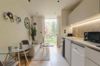 Joli duplex avec jardin, 2 personnes, Écully - Bed and Breakfast