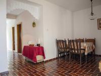 Apartamento de 2 dormitorios con terraza y vistas al mar (4+1)