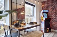 New Flat with PAC-MANIA & FREE PARKING - B&B Luton