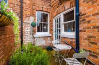 NEW! Stunning 2-Bed City-Centre Home in Chester by 53 Degrees Property - Ideal for Couples & Groups - Sleeps 6! - Ferienwohnung
