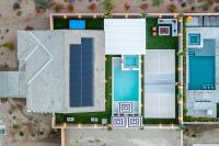 7BR Pickleball Firepit Outdoor Kitchen Game Room - B&B Coachella