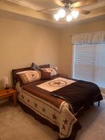 Farmhouse Charm - Bed and Breakfast College Station