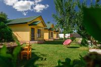 Senima's paradise - Pool & Cottages - Bed and Breakfast Batoemi