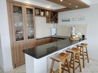 Holiday Home With Sea Views - B&B