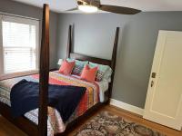 Zimmer mit Queensize-Bett und Gemeinschaftsbad