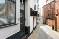 Rooftop Terrace with Harbour Views By Adliv - Bed and Breakfast Ramsgate