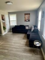 3BR W/ BASEMENT HOME 'THE LION’S DEN' - B&B