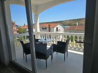 Apartamento con vistas y balcón