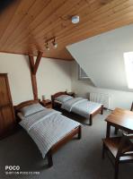 Tweepersoonskamer met 2 Aparte Bedden en Douche