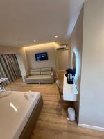 Charles City Center - B&B Tirana