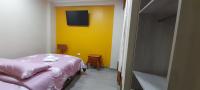 Hostal BigBang - B&B