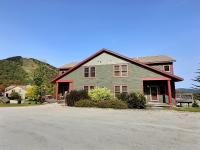 Luxe Chalet Ski On Off Hot Tub Pool and Views - B&B