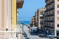 Apartamento de 1 dormitorio con balcón y vistas al mar