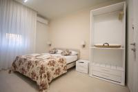 Camera Matrimoniale con Vista Giardino