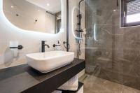 Apartamento con terraza y vistas al mar