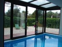 Casa ceca de la Playa y Barcelona, con piscina climatizada y jacuzzi - B&B Vallromanes