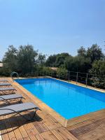 Villa Mila with private pool by Olivestone Village - Chambres d'hôtes Agios Markos