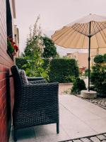 Dreibettzimmer mit Gartenblick