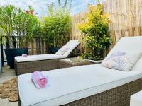 Loft atypique 130 m2 Clim patio couvert et terrasse pkg gratuit tram à 5mn à pied un accès direct au centre-ville - B&B Bordeaux