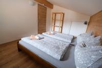 Two-Bedroom Apartment with Shower 