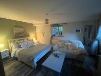 Pear Tree Cottage Courtyard - Bed and Breakfast Shrewsbury
