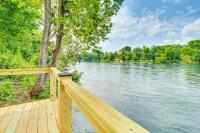 Flippin Home with Deck and Grill Steps to White River - B&B