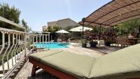 Villa Paladin - Spacious Villa with Pool near Garden Resort - 7 Min walk - Chambres d'hôtes Tisno