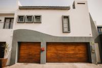 Family beachfront retreat - B&B Langstrand