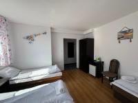 Vierbettzimmer mit Balkon