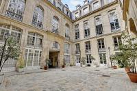 Pick A Flat's Apartements with services in Louvre - Rue des Halles - B&B