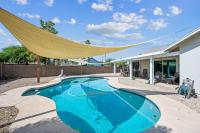 Phoenix Retreat with Pool & Modern Comforts home - Chambres d’hôtes Phoenix