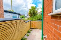 NEW! Spacious 3-Bed Home in Newcastle-under-Lyme by 53 Degrees Property, Ideal for Business, FREE Parking! - B&B
