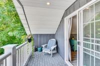 Benton Harbor Apt with Balcony and Shared Fire Pit - B&B