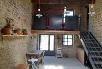 At The End Of The World -bussires Burgundy - Bed and Breakfast