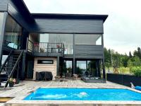 Arctic luxury log house with the river view - B&B Rovaniemi