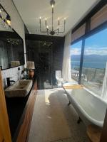 Casa com piscina aquecida, jacuzzi e 60 m da praia - B&B Ilhabela