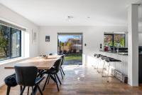 Wanaka close to town Modern with a Fireplace and Heat pumps Sleeps 6 - Ferienwohnung Wanaka