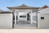 Family 2BR Villa Lancelot 3 with Jacuzzi Pool, just 10 min drive NaiHarn and Rawai - B&B