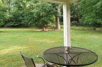 Eastlake Home with Patio Less Than 1 Mi to Lake Erie! - Ferienwohnung Eastlake