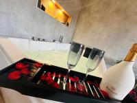 Le Temple - Love Room au coeur des remparts - Bed and Breakfast