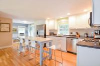 Fully Renovated Walk to Scargo Lake - B&B