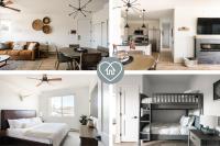 New Modern Charm - Hot Tub - Deck Views! - Fraser - Chambres d’hôtes Fraser