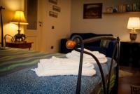 Habitación con cama extragrande y bañera de hidromasaje