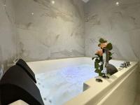 Roanne - T2 Love 003 - B&B
